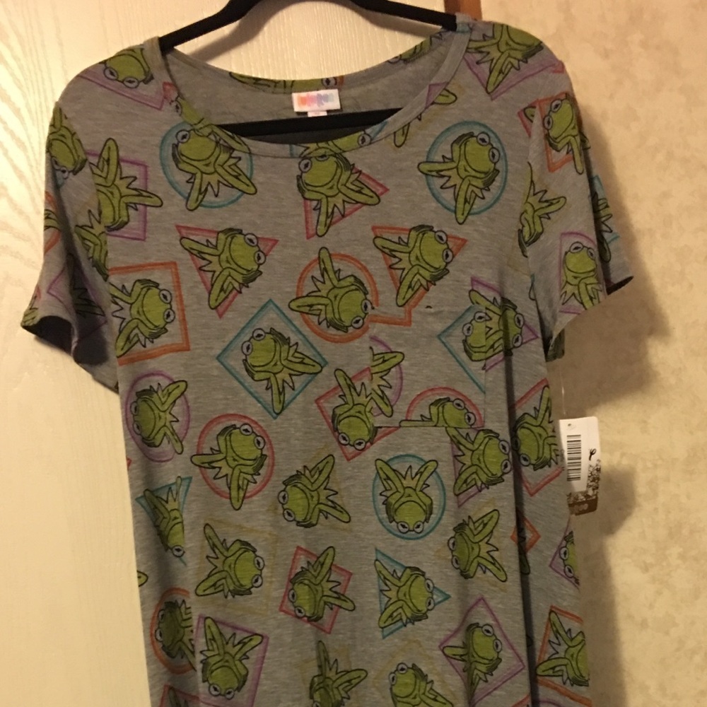 🦄 NWT Disney lularoe Carly’s
